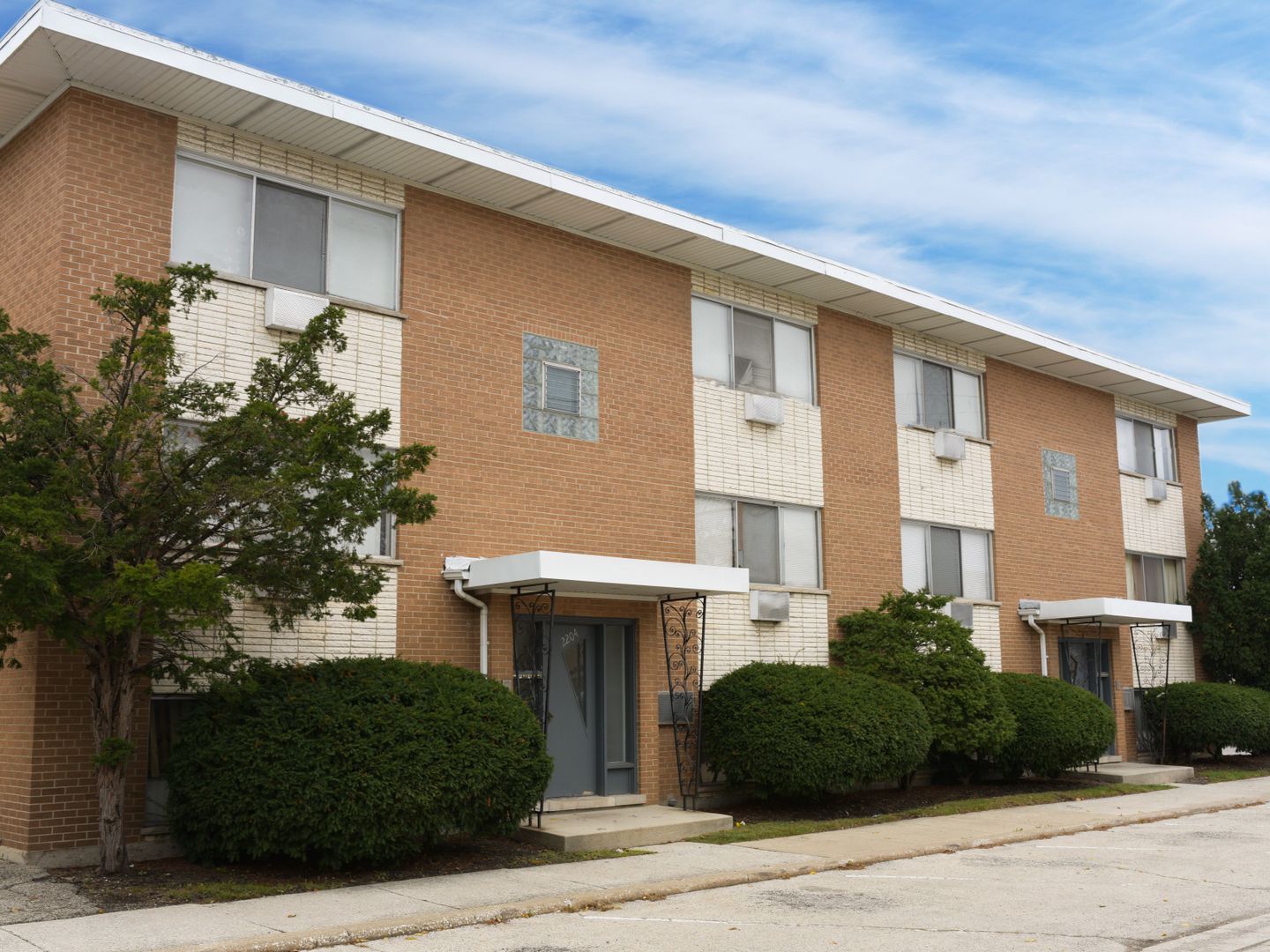 Broadview Apartment: 2200 S 13th Ave