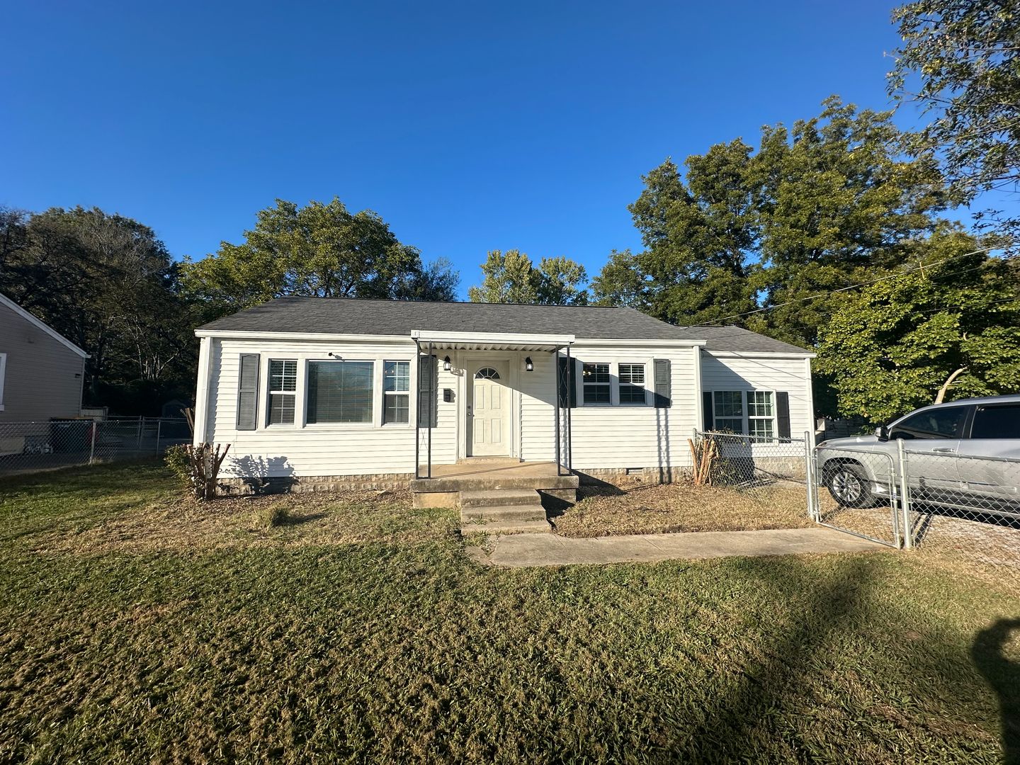 Lebanon House: 711 Meadowlane Dr