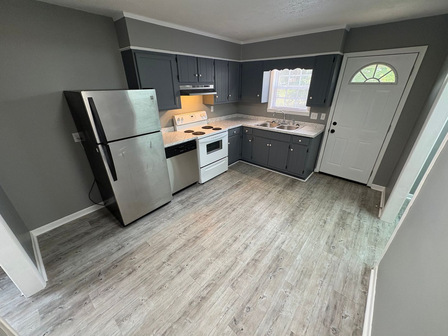 Lafayette Apartment: 305 Church St