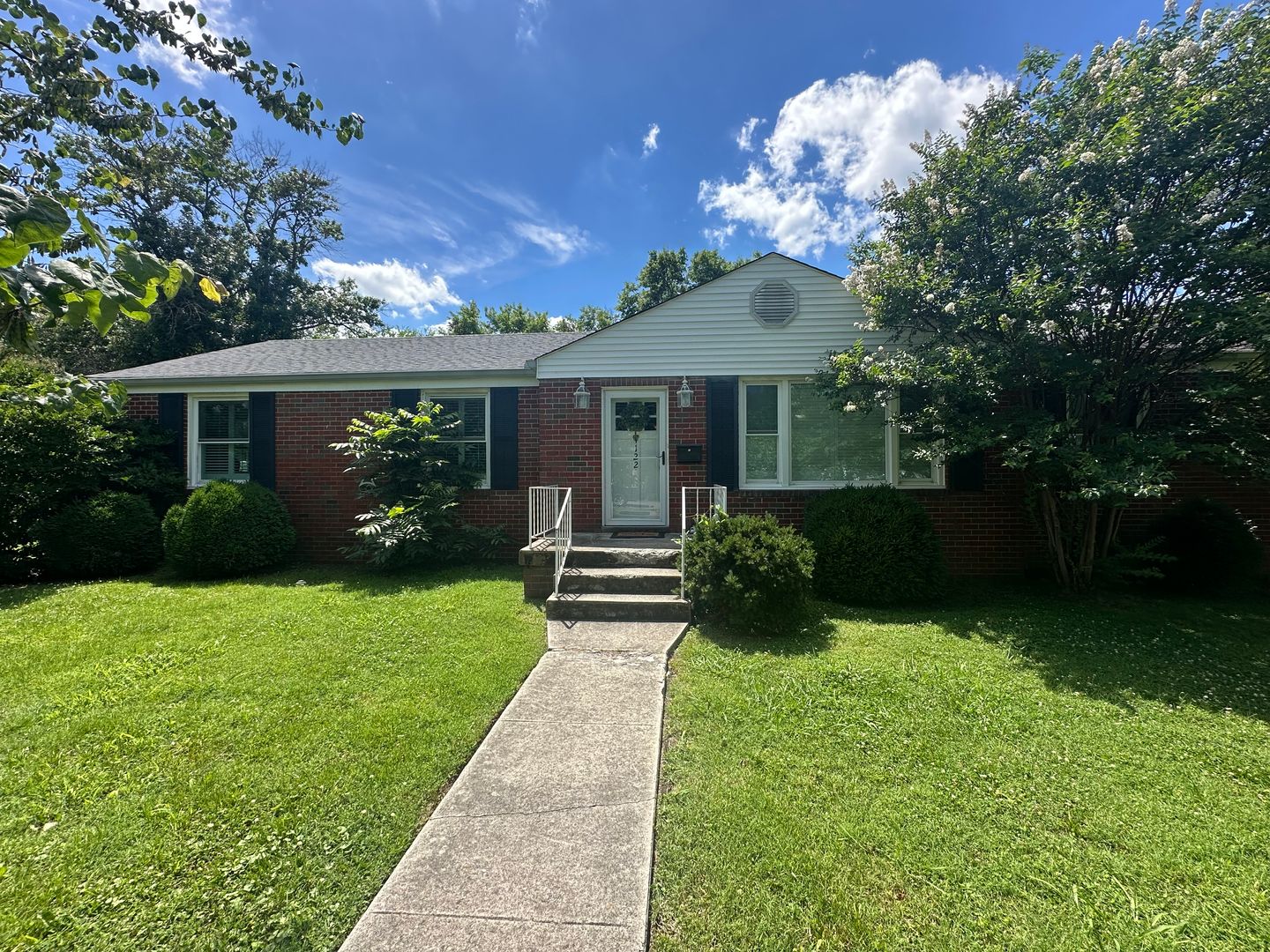 Lebanon House: 122 Hammond Avenue