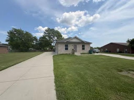FOR LEASE - 2 BEDROOM, 1 BATHROOM DUPLEX