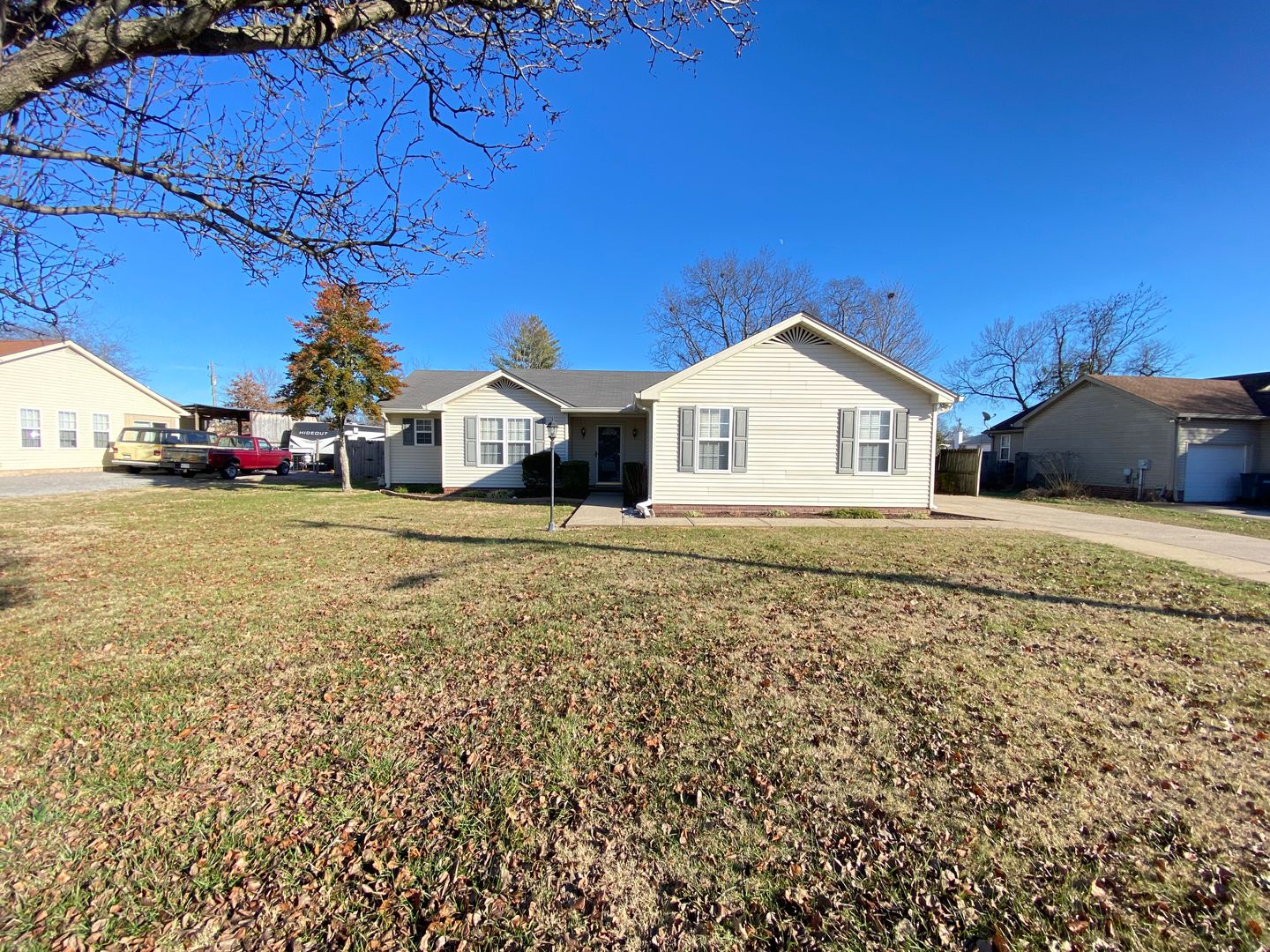 Lebanon House: 711 Fields Ln