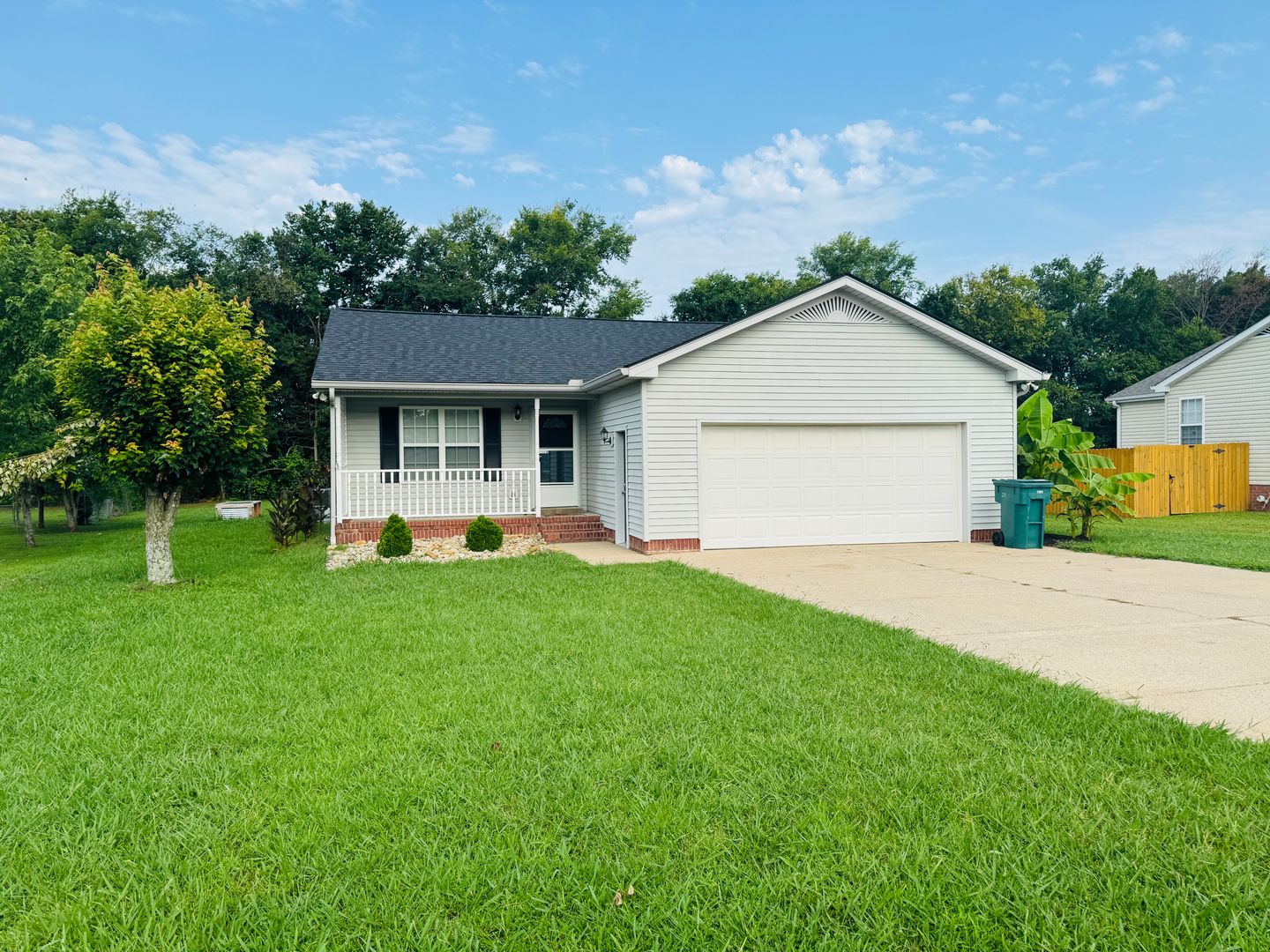 Lebanon House: 720 Fields Ln