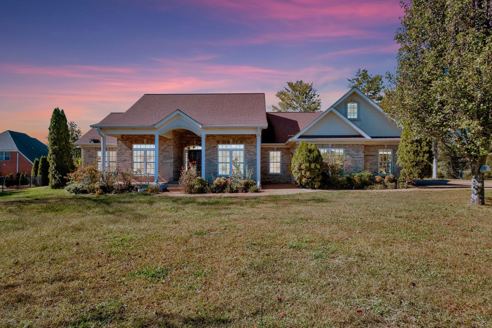 FOR LEASE- 3 BEDROOM SINGLE-FAMILY HOME! 