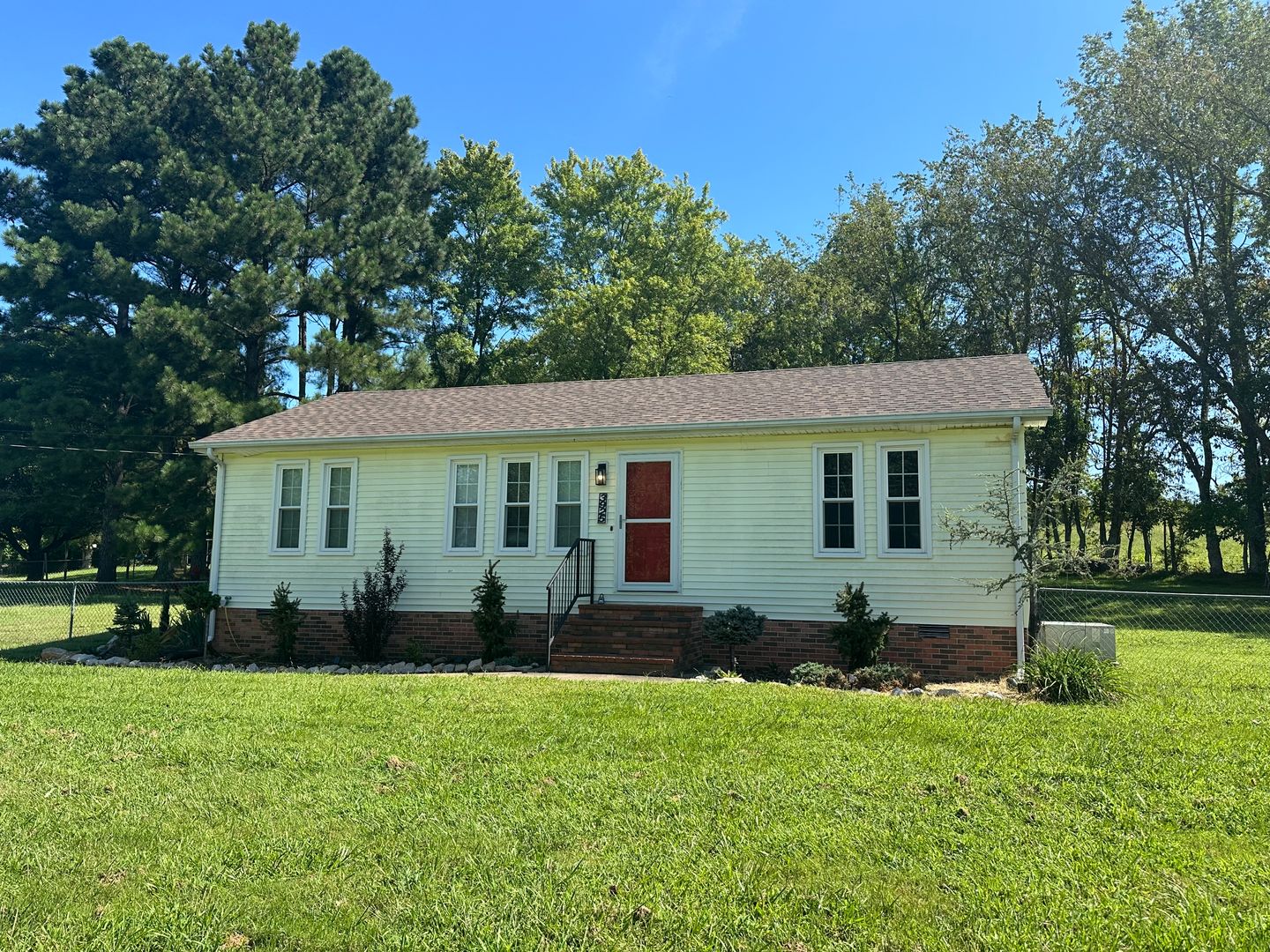 Lebanon House: 3925 Beasleys Bend Rd