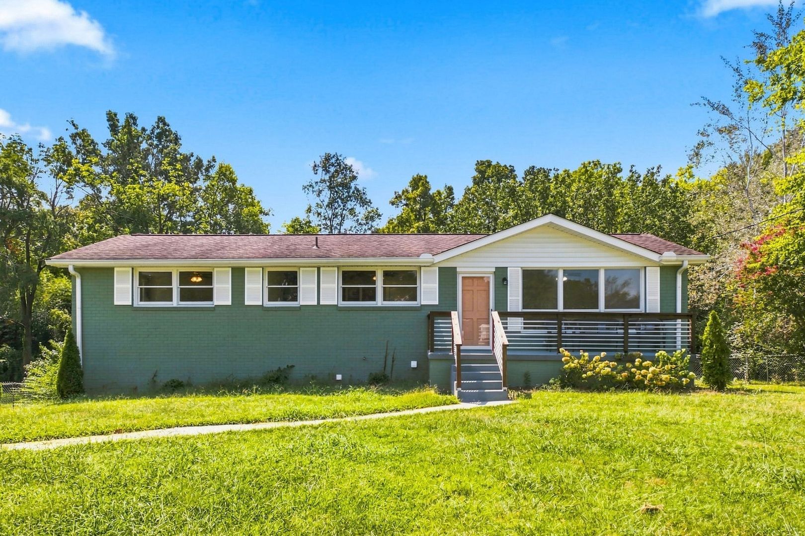 Lebanon House: 1614 Shady Cir