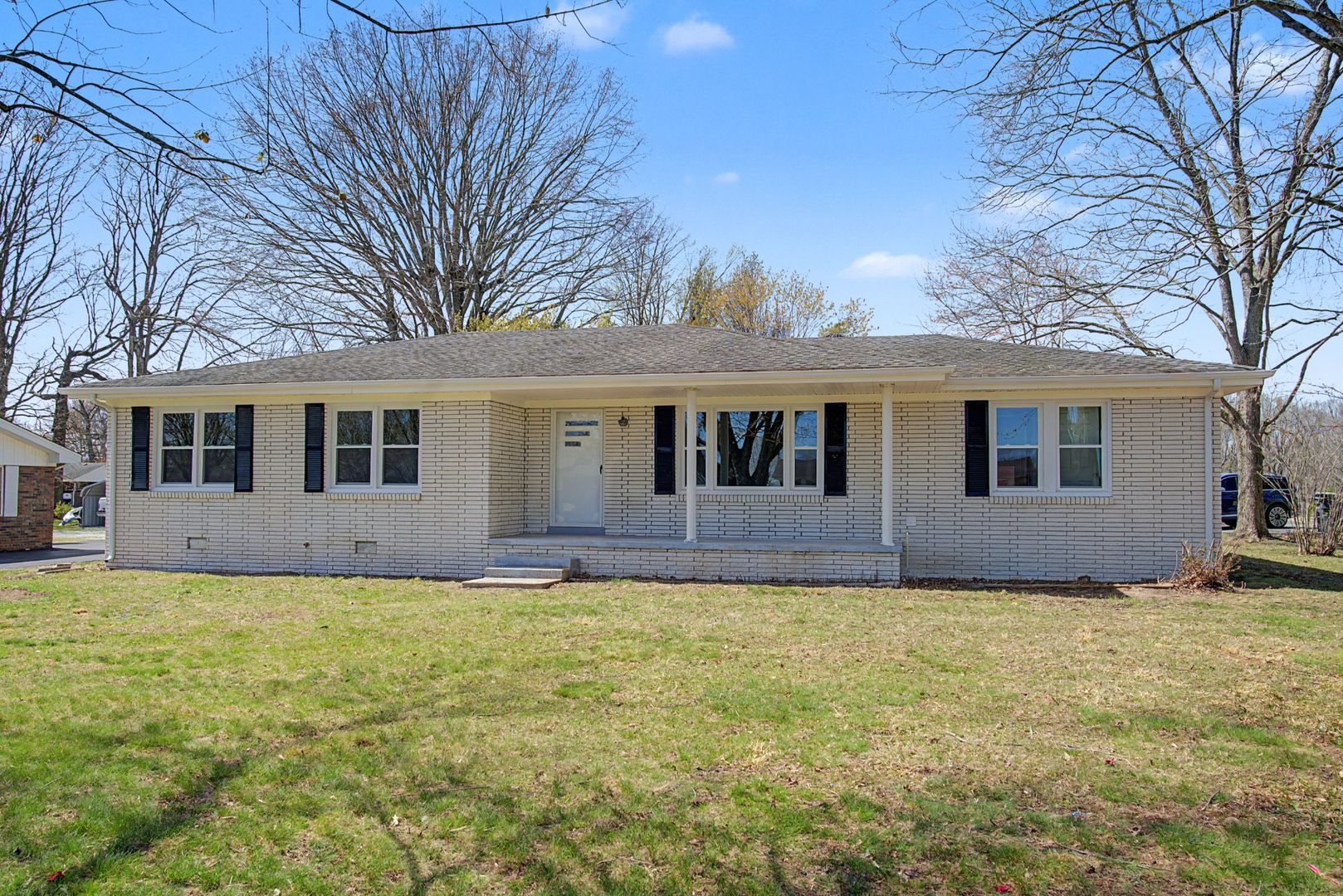 Lafayette House: 521 Greenwood Dr