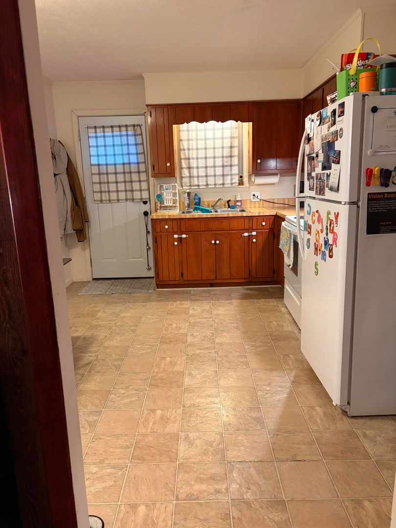 Lafayette Apartment: 305 Church St