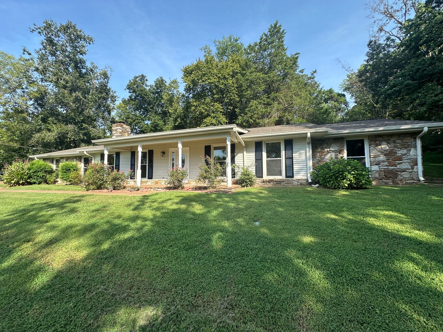 Old Hickory House: 5159 Saundersville Rd