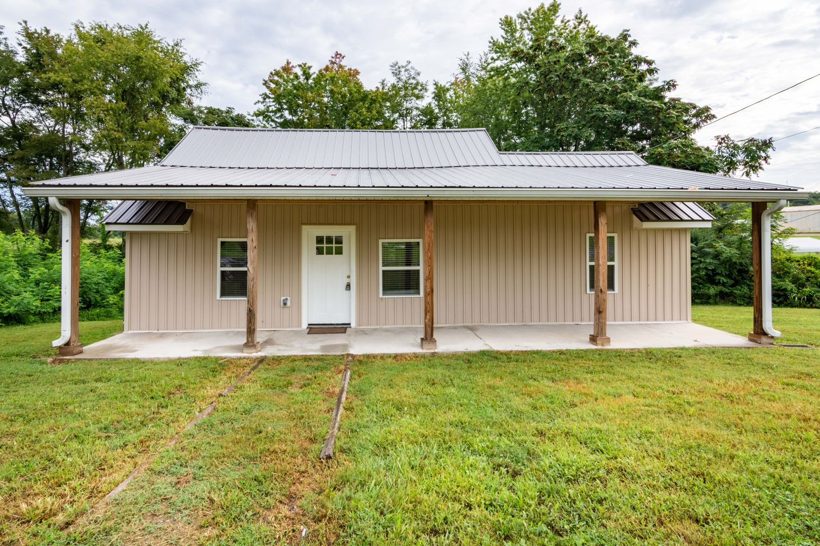 Lafayette House: 605 Days Rd