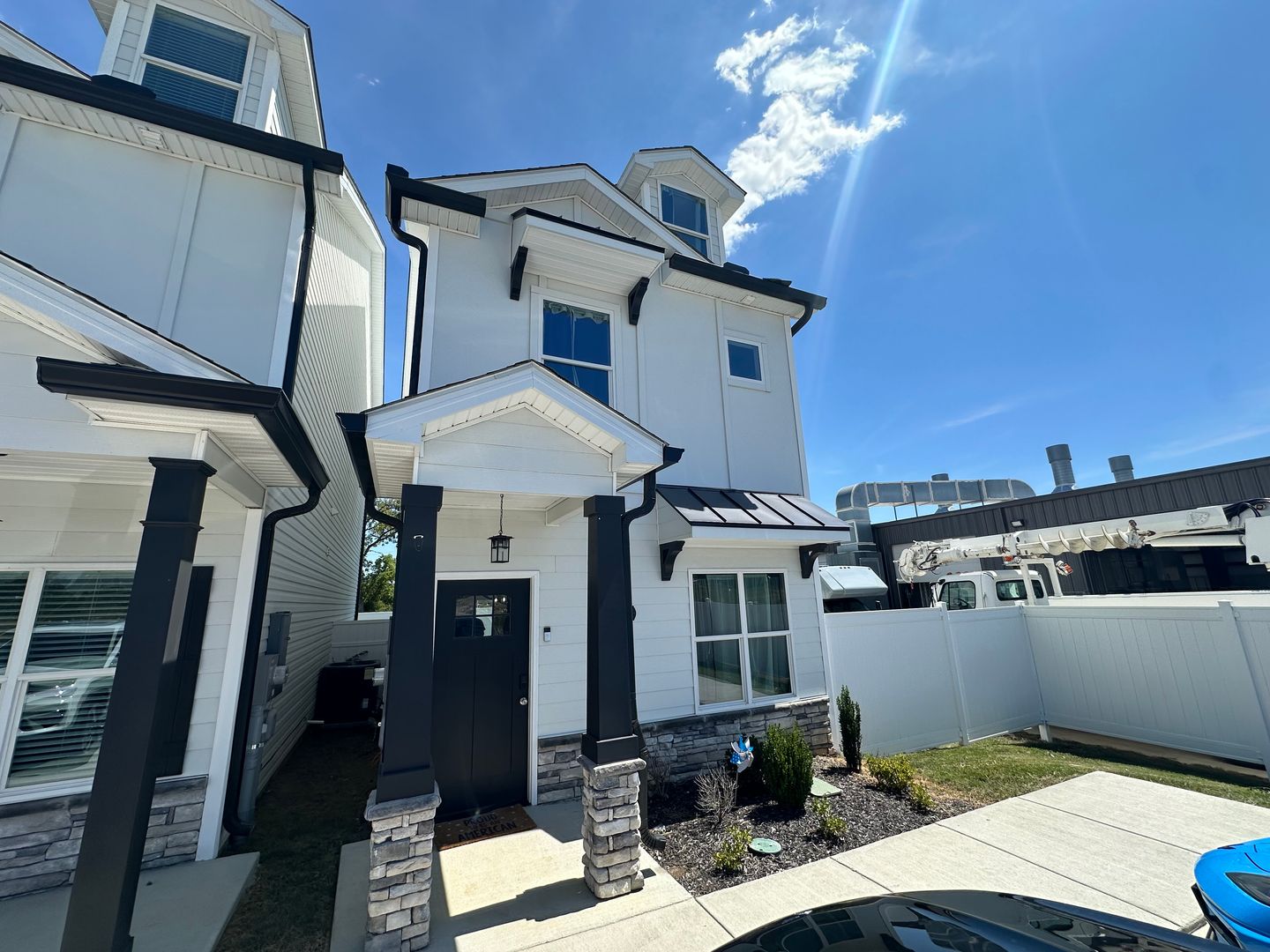 Lebanon House: 100 Carlton Avenue