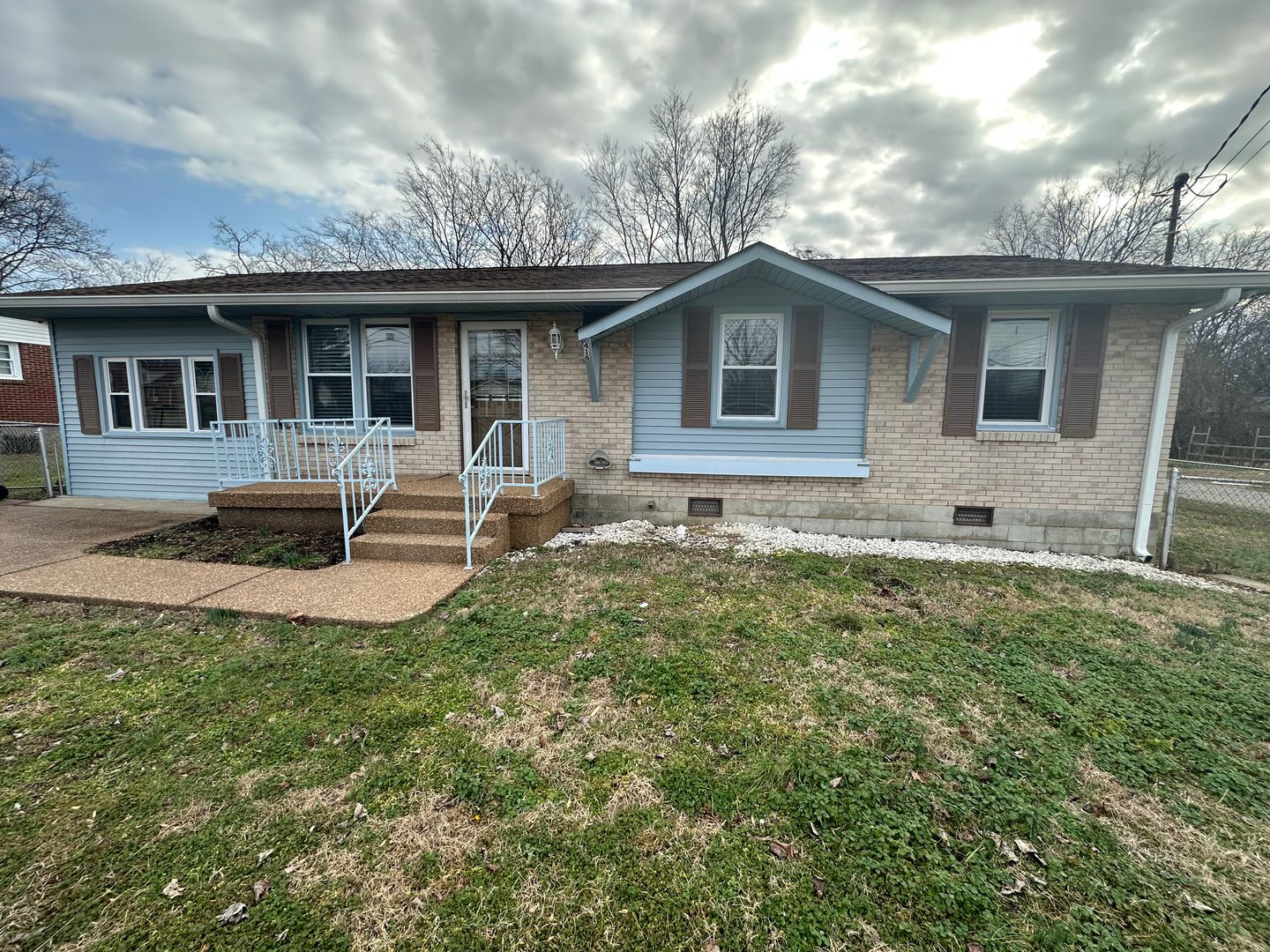 Lebanon House: 416 Lealand Ln