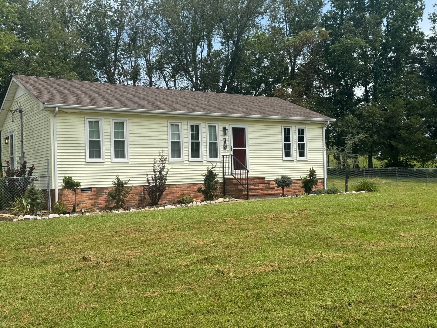 Lebanon House: 3925 Beasleys Bend Rd