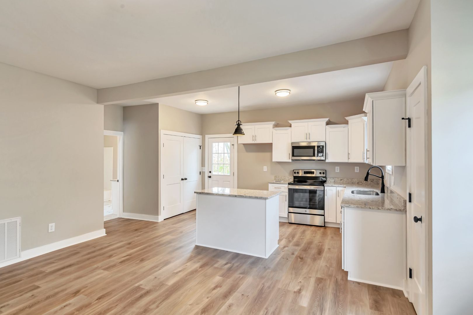 Lebanon House: 416 Highland Ct