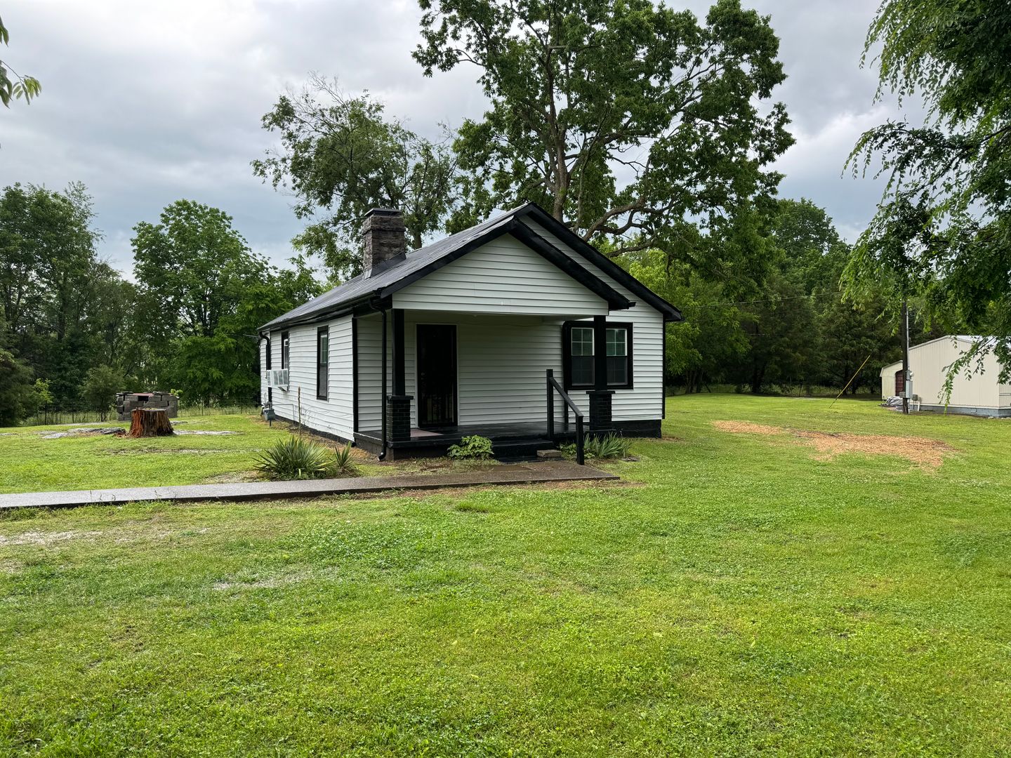 Lebanon House: 7427 Carthage Hwy