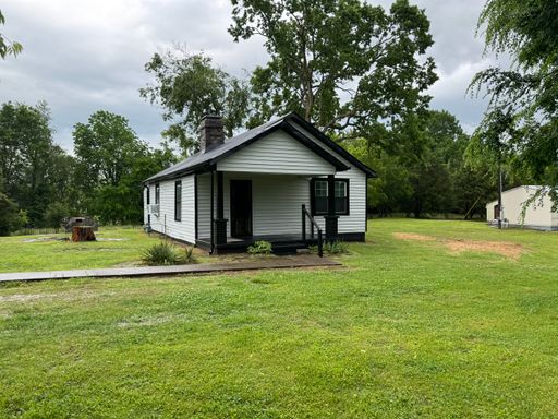 Adorable farmhouse between Lebanon and Carthage!