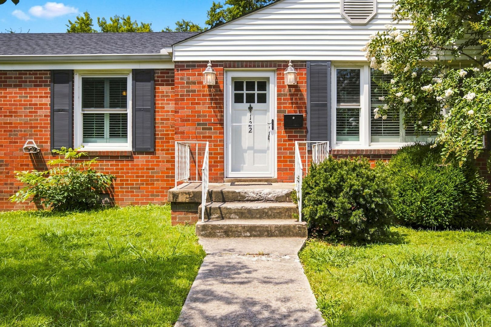 Lebanon House: 122 Hammond Avenue