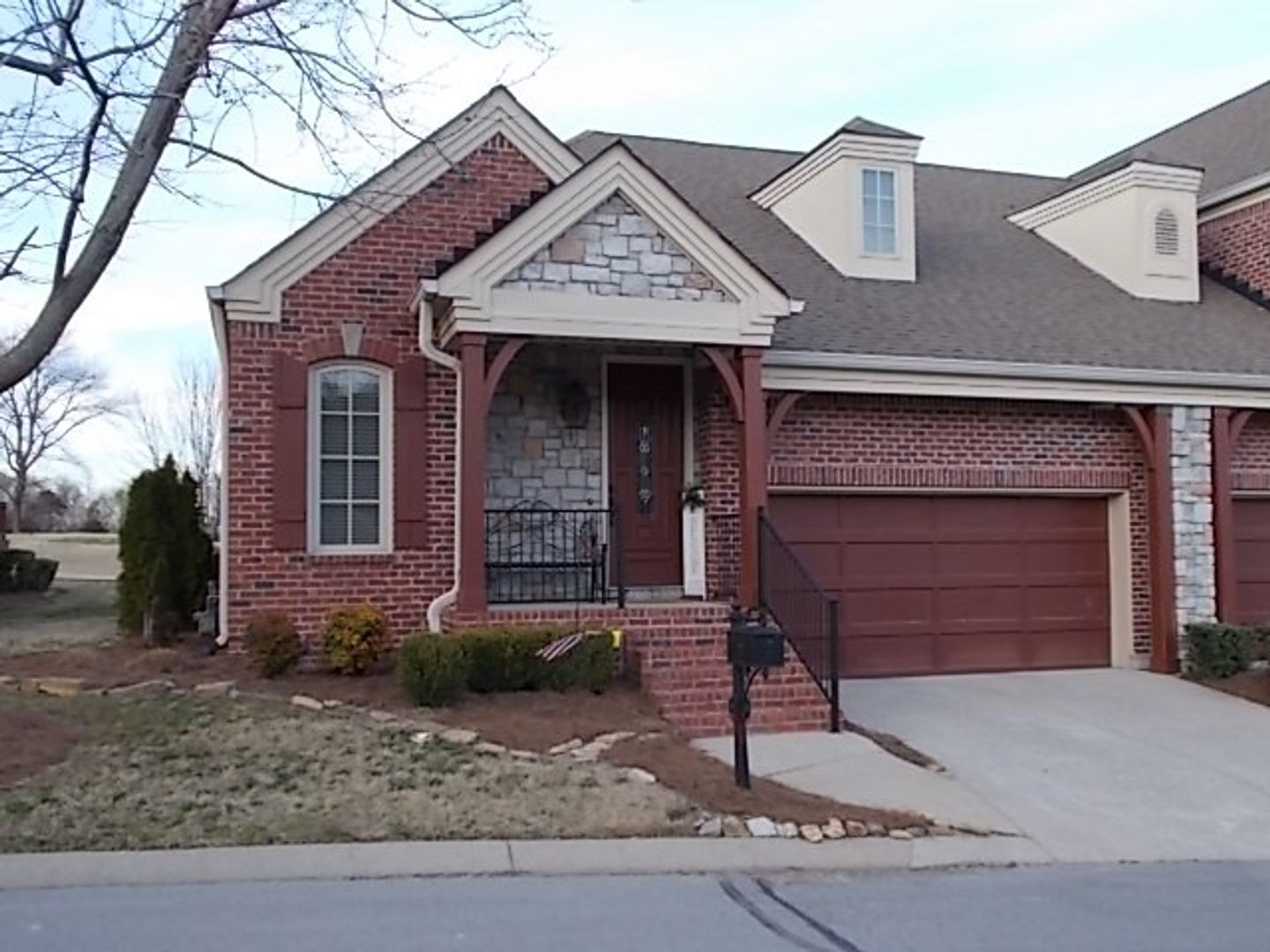 Lebanon House: 136 Nickolas Cir