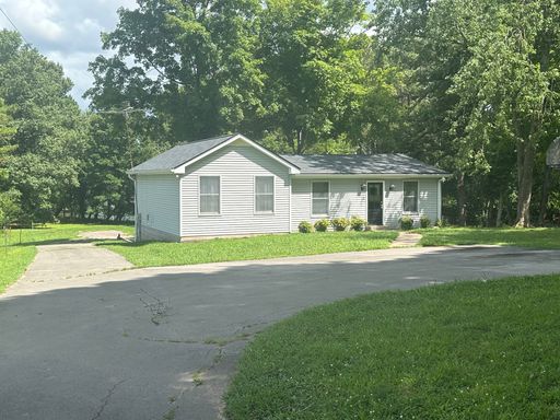 FOR LEASE- 2 BED, 1 BATH HOME THAT BACKS UP TO THE CUMBERLAND RIVER