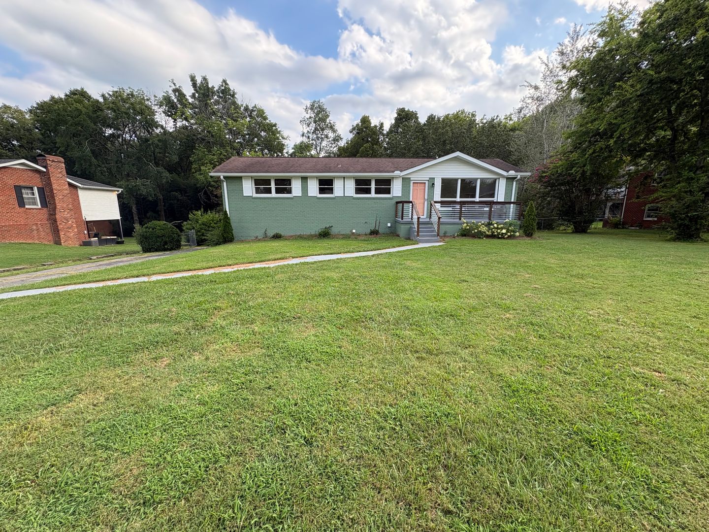 Lebanon House: 1614 Shady Cir