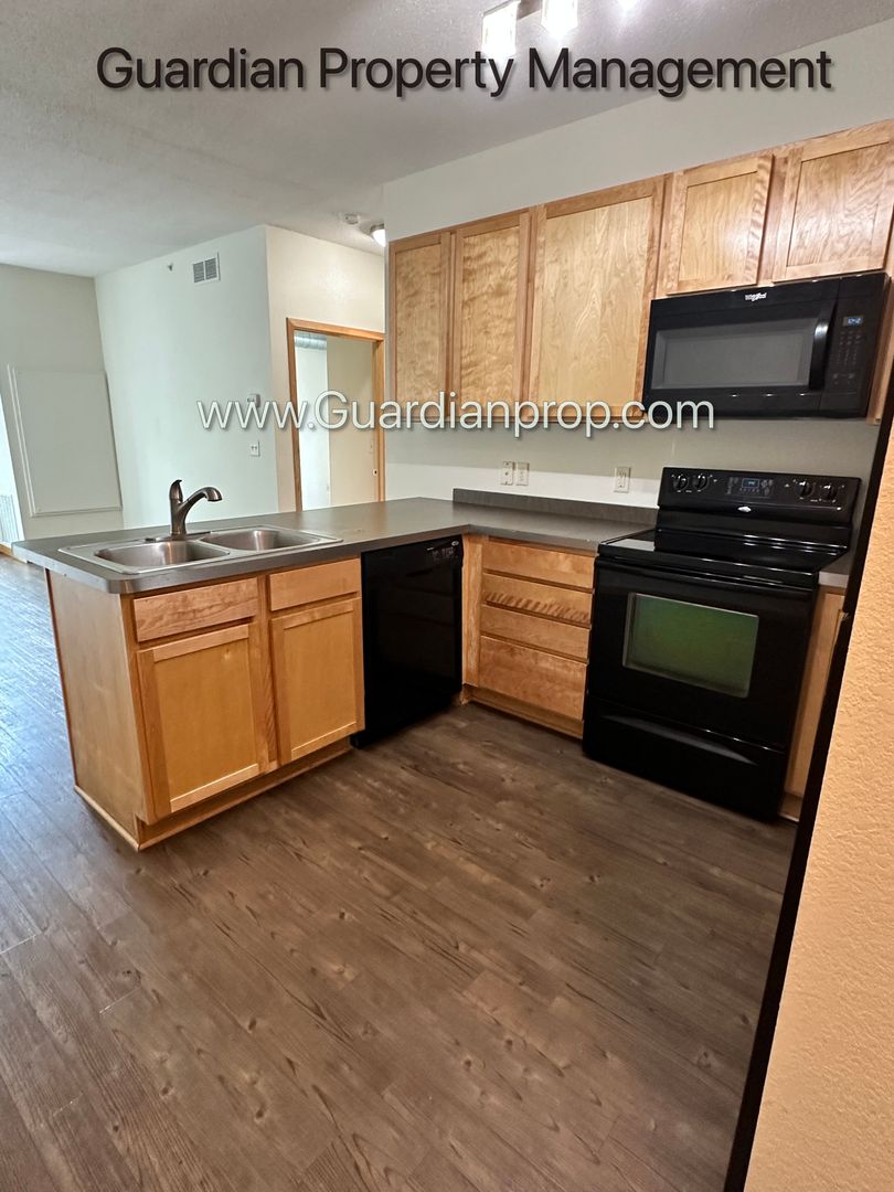 Minneapolis Apartment: 811 4th St SE - #211