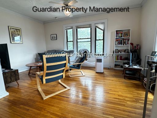 3rd Floor Corner Unit, SE Sun, Lakes Uptown Apartment, Blocks from Both Lakes, Hardwood Floors, One Month Free – photo 1