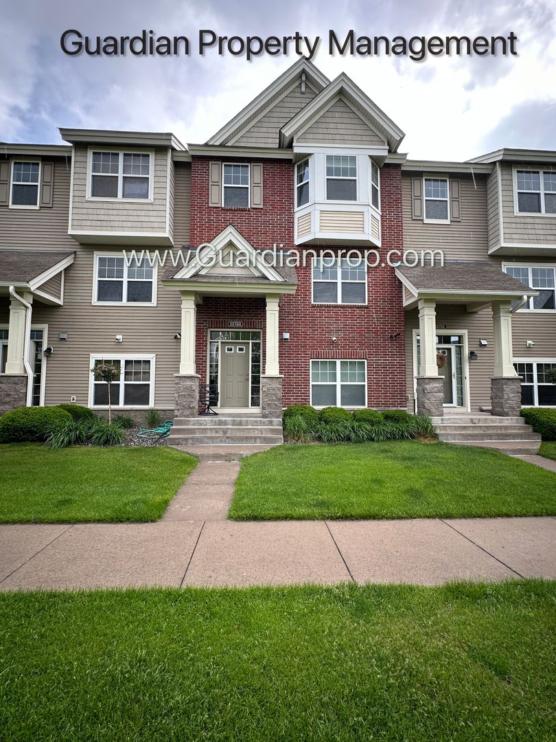 Champlin Townhome: 11753 Emery Village Dr. N.