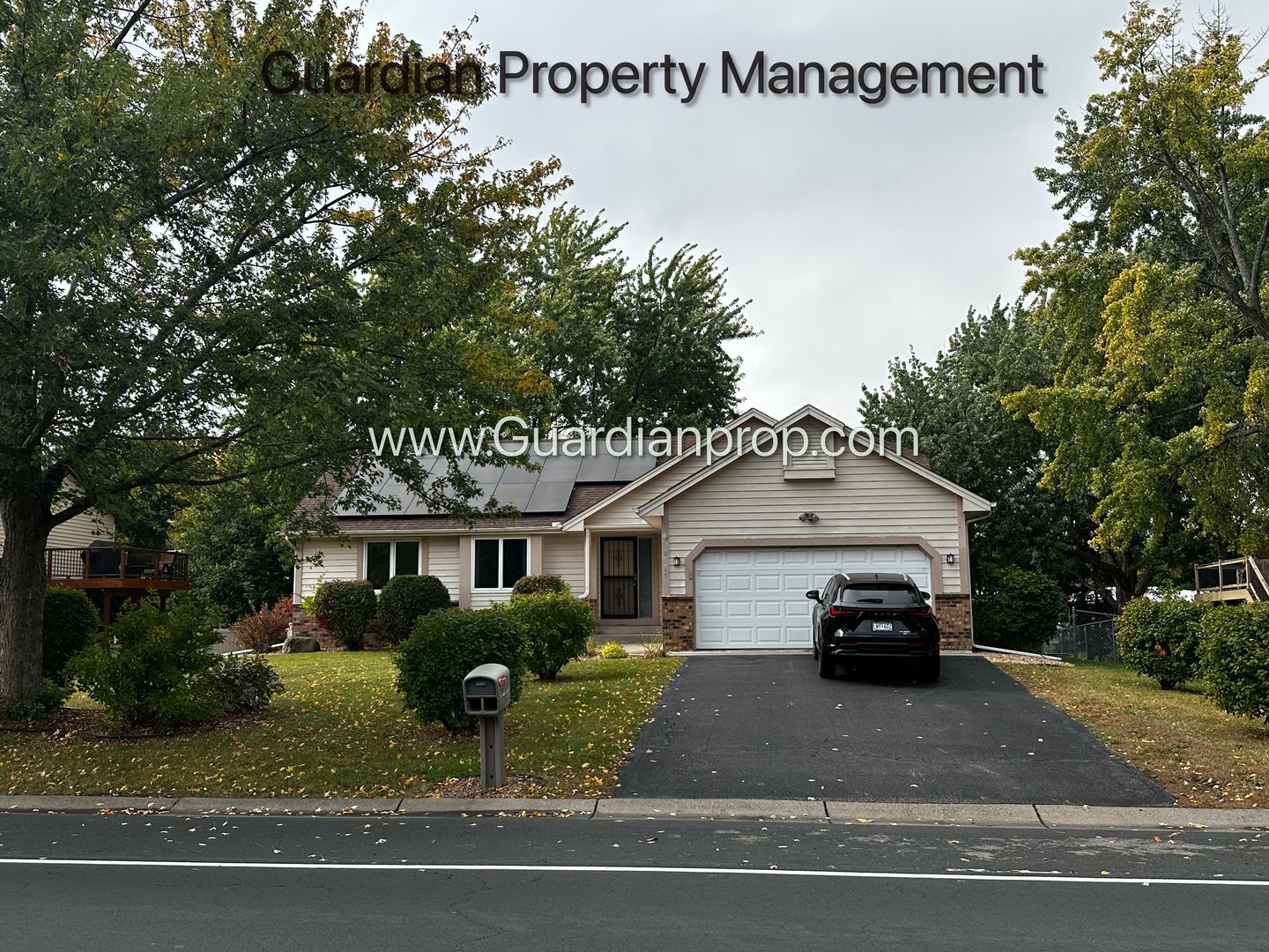 Maple Grove House: 9167 Pineview Lane N