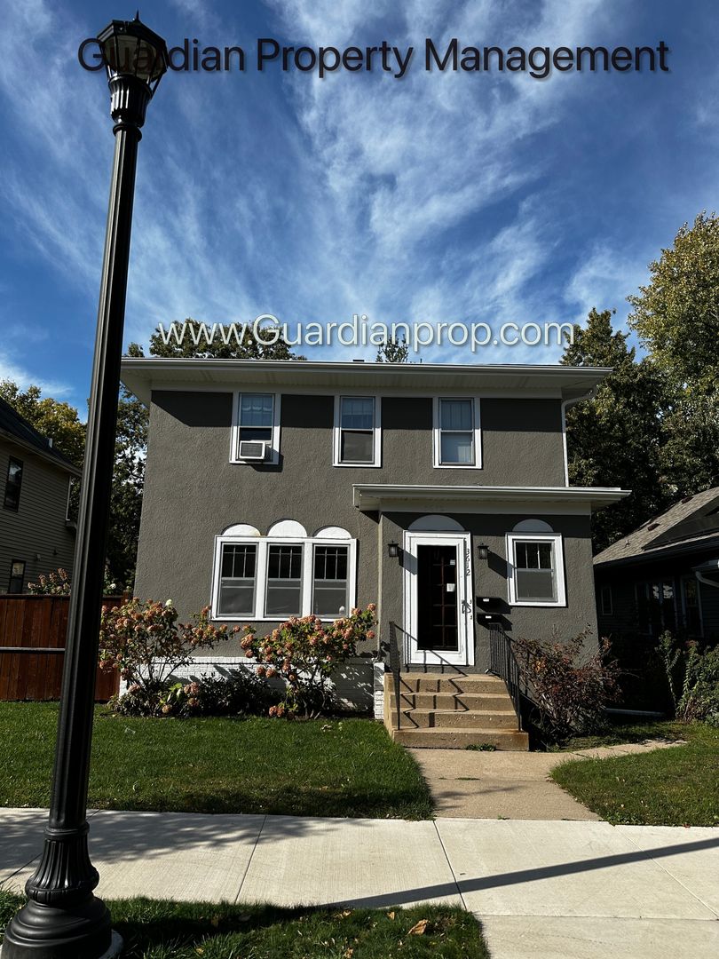 Minneapolis Apartment: 3612 Grand Ave S