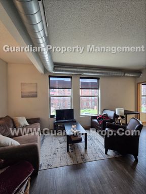 Marcy Holmes/Dinkytown 2 bd, 2 Ba, Dishwasher, 1 Parking Space, 1 Month Free – photo 1