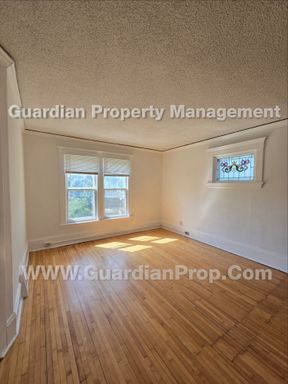 Top Floor Unit Available Now! Lakes Uptown Apartment, Near Lakes, Hardwood Floors – photo 1