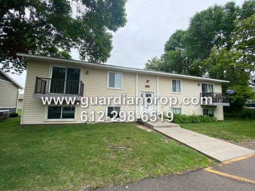 Upper Unit in 4Plex Available Now, Updated Kitchen & Bath, Balcony, Garage Included