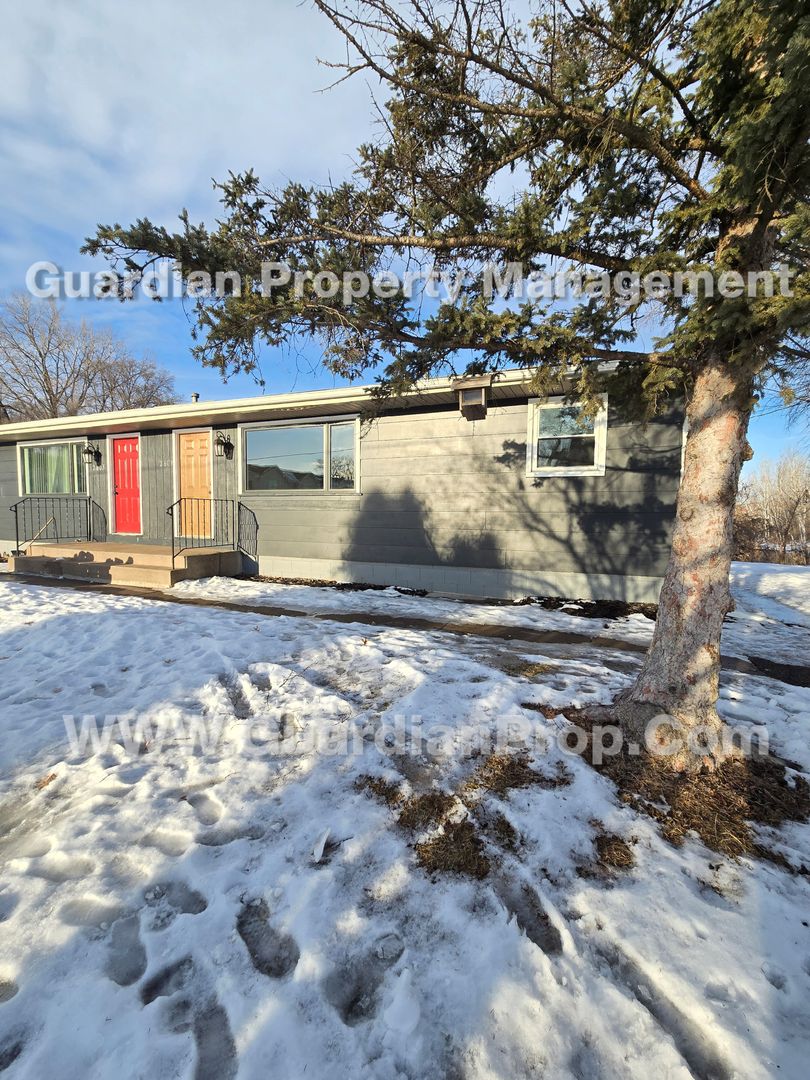 Andover House: 2601 138th Ave NW