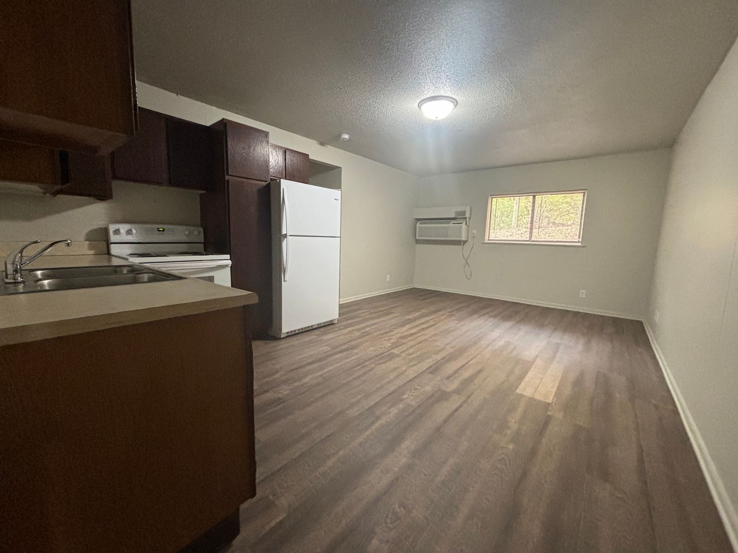Renovated 1 Bed, 1 Bath Apartment at the Brookside Apartments!