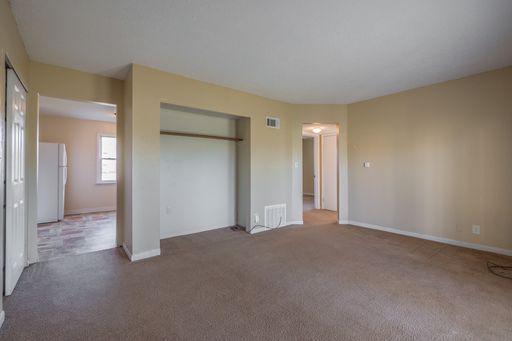 2 Bed 1 Bath Apartment Next to Campus