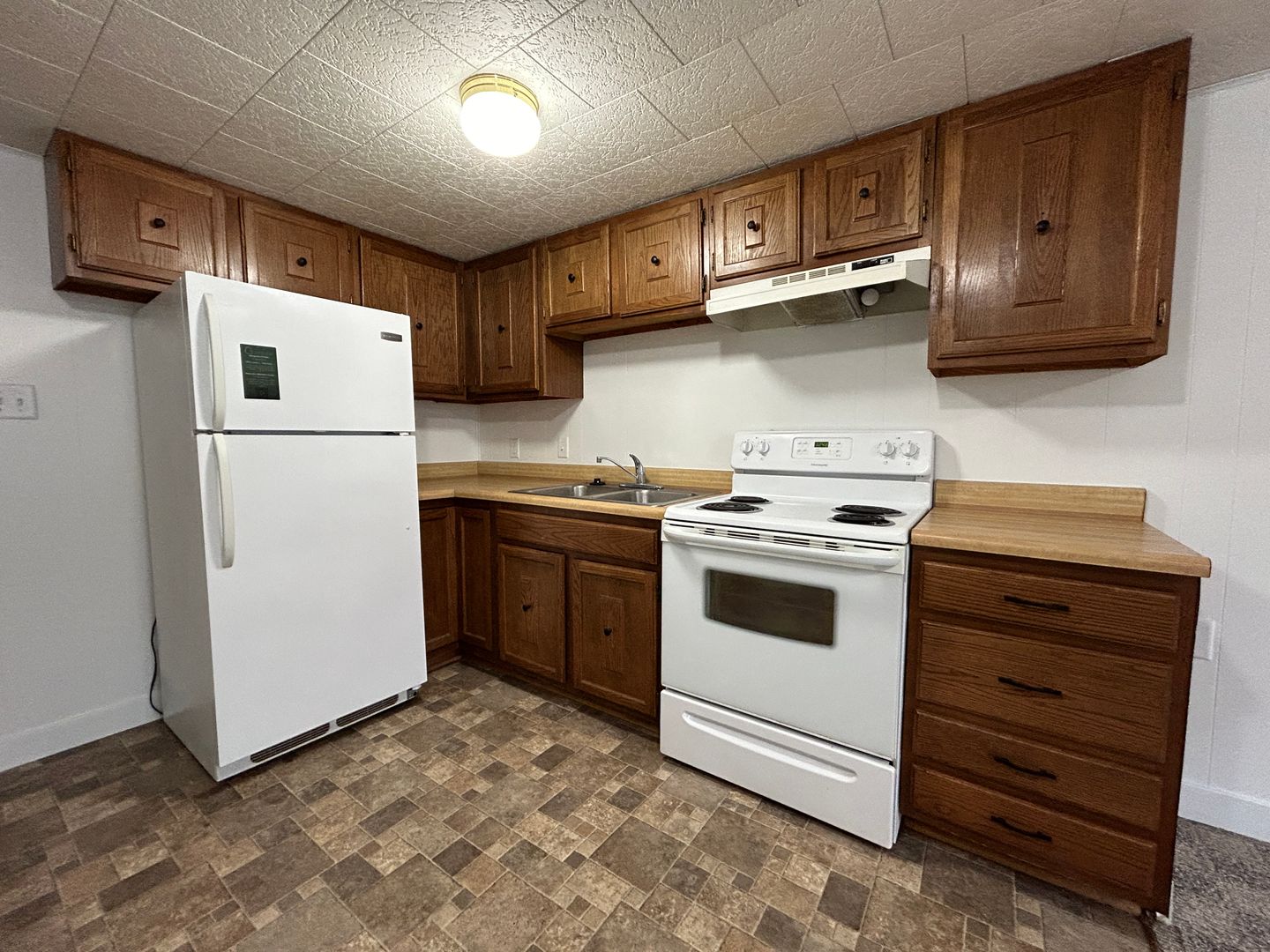 Maryville Apartment: 1001-1005 N Buchanan Street