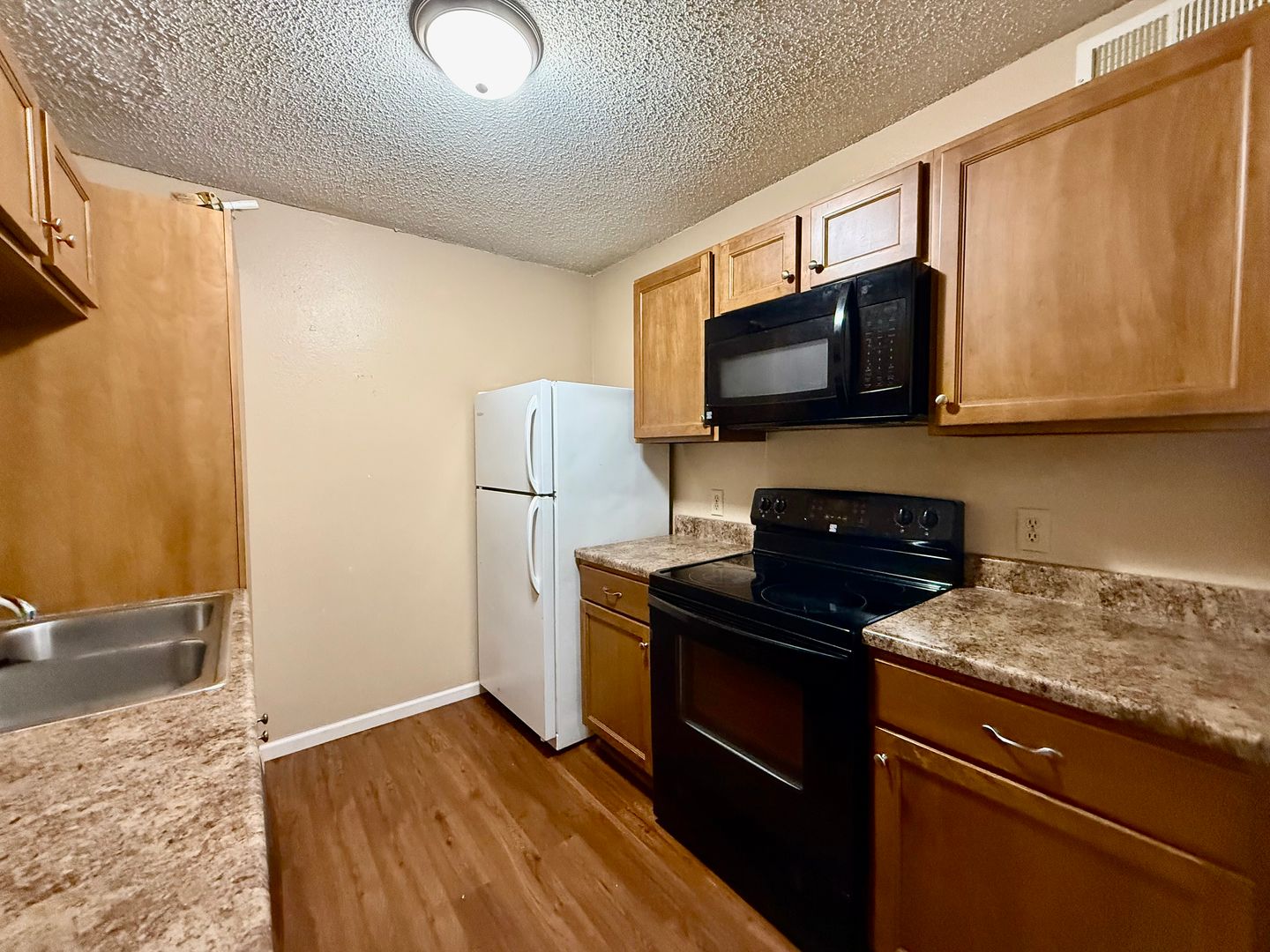 Maryville Apartment: 1010 N WALNUT