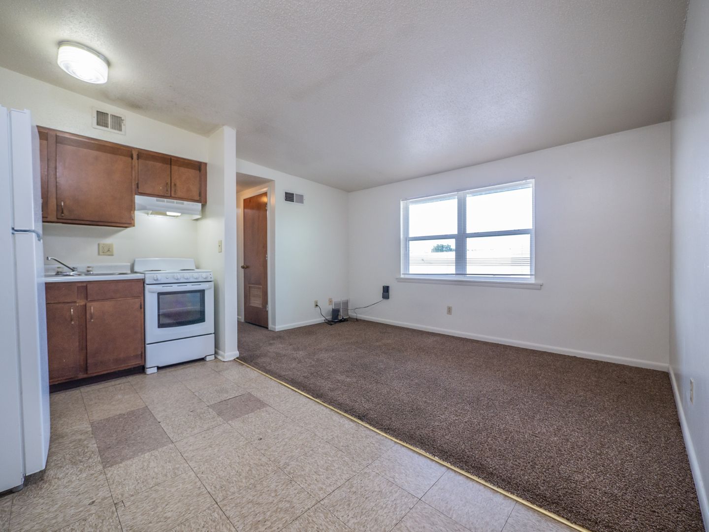 Maryville Apartment: 1121-1115 N College Dr