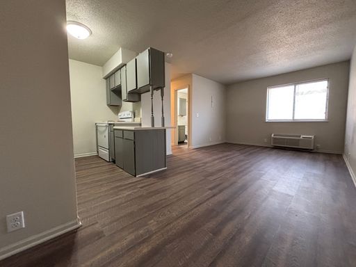 Renovated 2 Bedroom, 1 Bath Apartment at the Brookside Apartments!