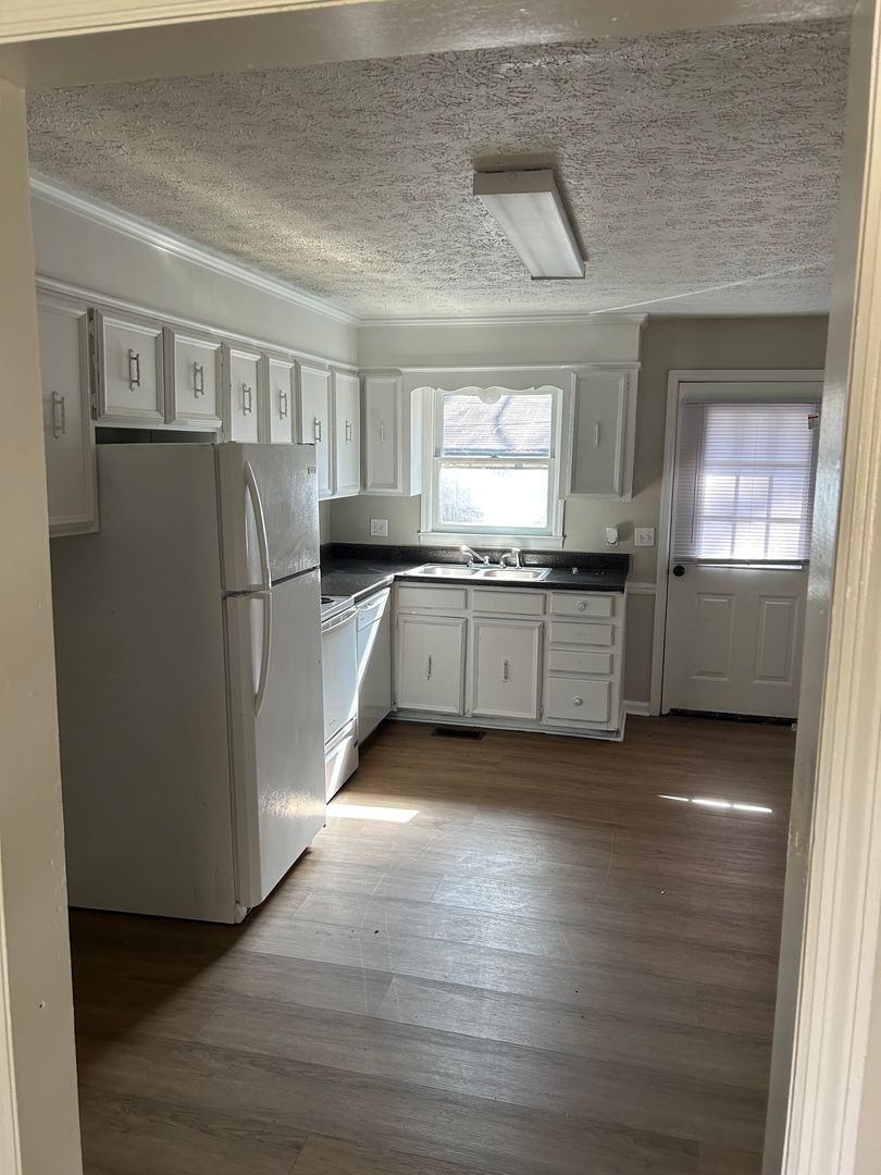 Calhoun Apartment: 258 Forrest Ave & 100 Hunt Drive