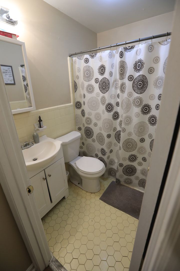 Calhoun Apartment: 258 Forrest Ave & 100 Hunt Drive