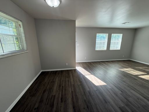 One bedroom bungalow w/ all-in-one washer/dryer – photo 1
