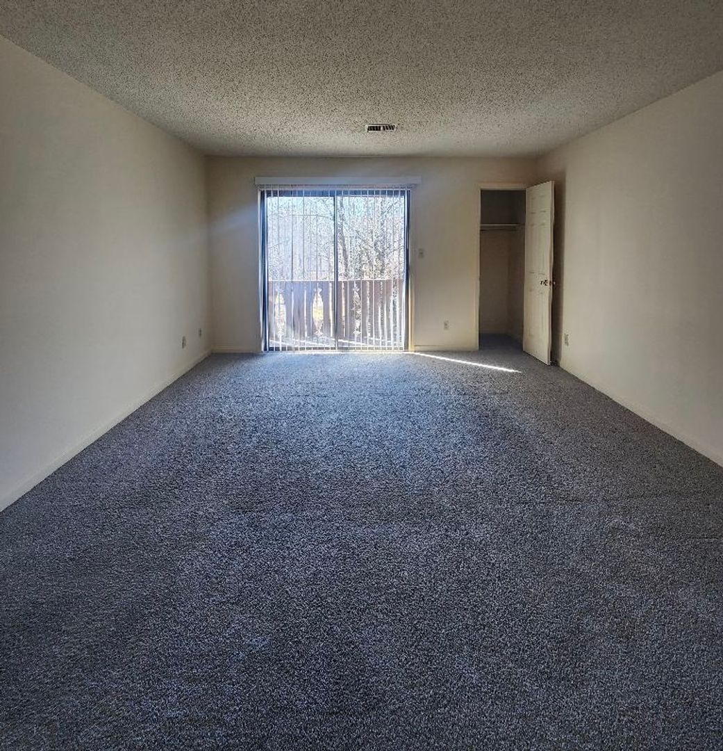 Evansville Apartment: 5001 Lakeside Court