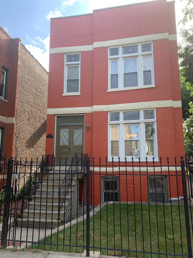Chicago Apartment: 1401 North Oakley Boulevard