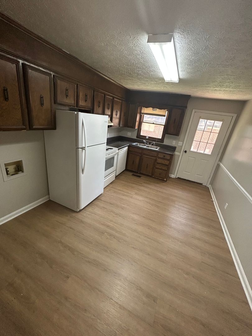 Calhoun Apartment: 258 Forrest Ave & 100 Hunt Drive