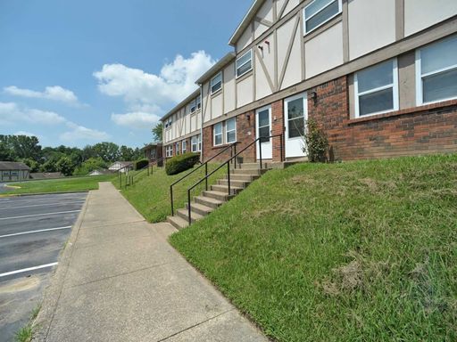 2 Bedroom Townhome w/ updated appliances and washer/dryer included! – photo 1