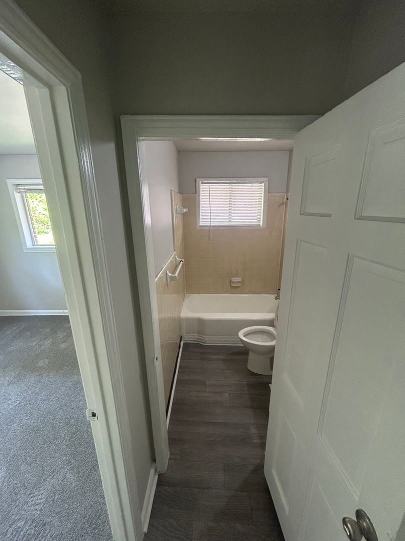 Calhoun Apartment: 258 Forrest Ave & 100 Hunt Drive