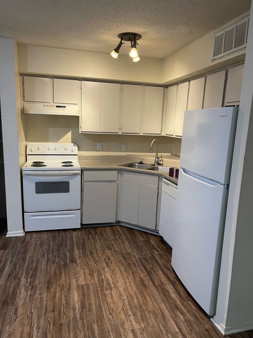 Augusta Apartment: 1500 Champions Pines Lane