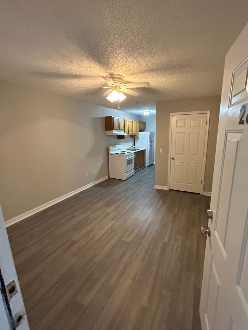 Calhoun Apartment: 258 Forrest Ave & 100 Hunt Drive