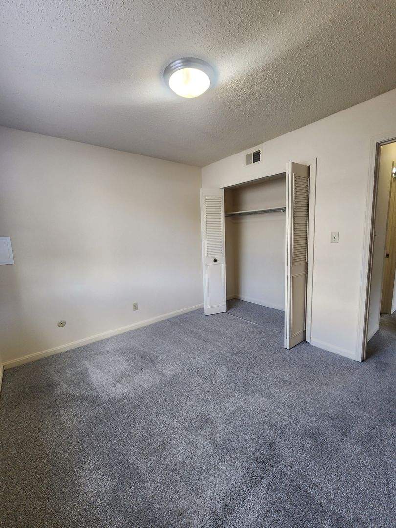 Evansville Apartment: 5001 Lakeside Court